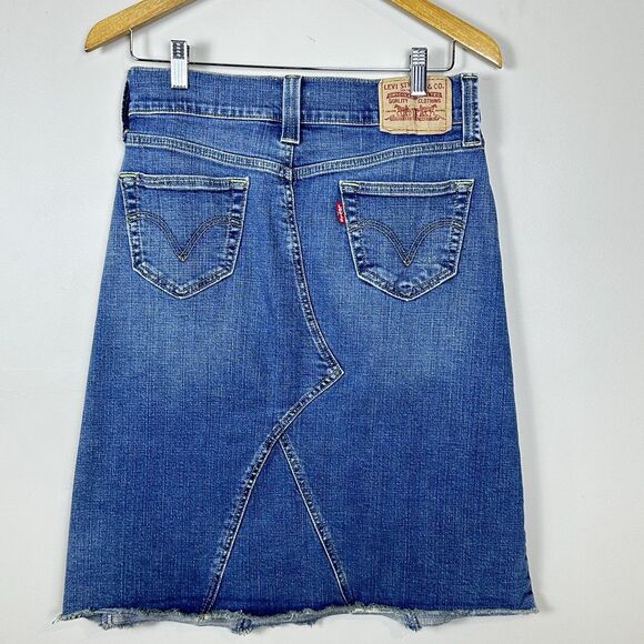 VTG Y2K Levi's Denim Jean Skirt Distressed Hem Knee Length Sz 4 Coastal Cowgirl. - Picture 5 of 9